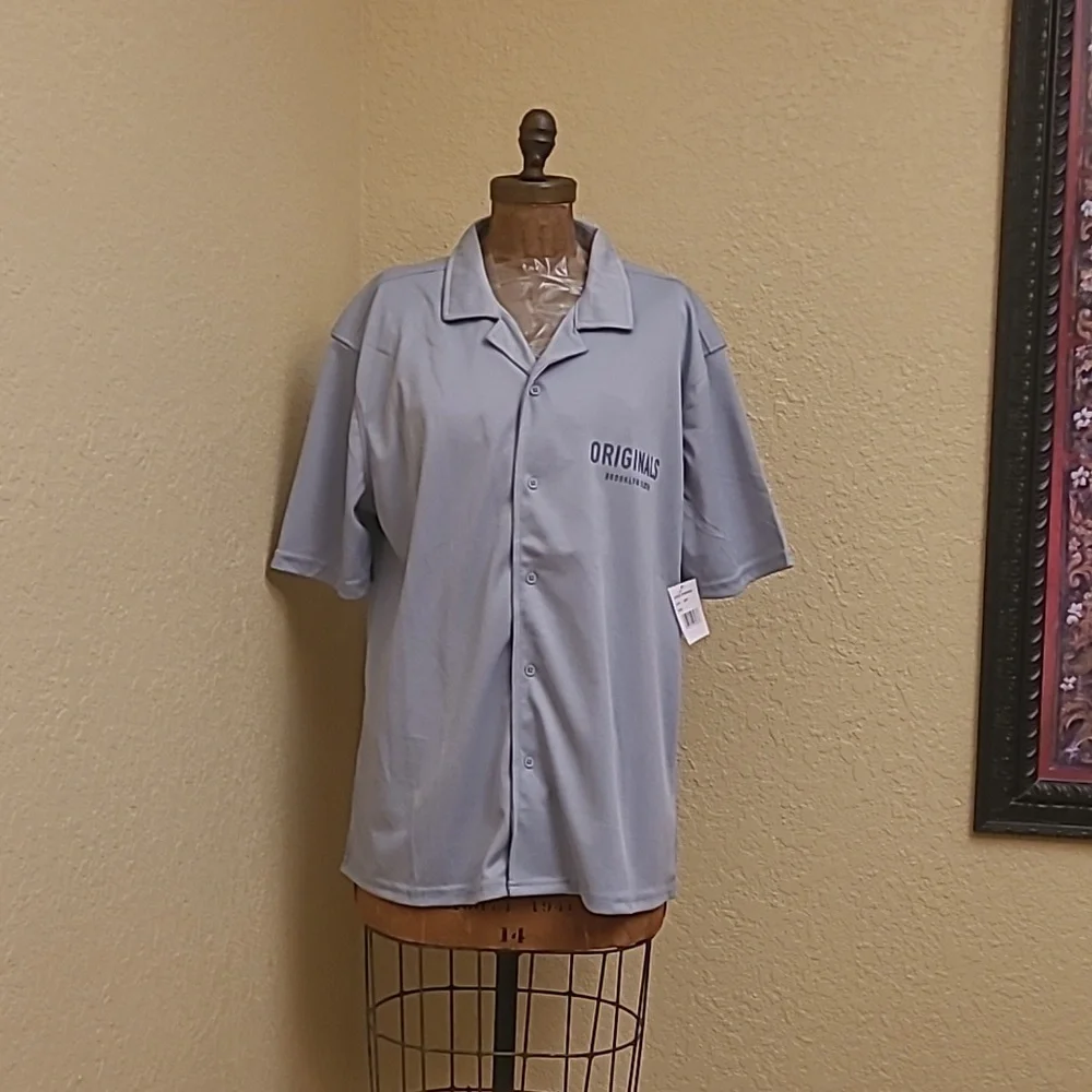 NWT MENS ORIGINALS BROOKLYN CLOTH GREY BUTTON DOWN SHORT SIZES M & L - Picture 1 of 8